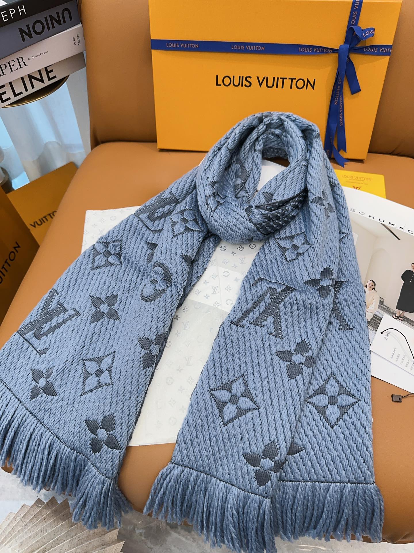 LV Autumn and Winter Wool Scarves Grey